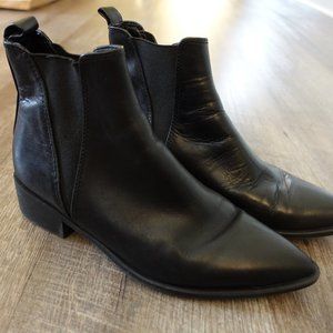 STEVE MADDEN Chelsea Ankle Boots Women's Black Leather Drape Pull-On Heel 7.5